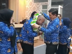 Pemberian Ucapan Selamat Kadis Pendidikan dan Kebudayaan Banggai Kepada PPPK yang baru menerima SK